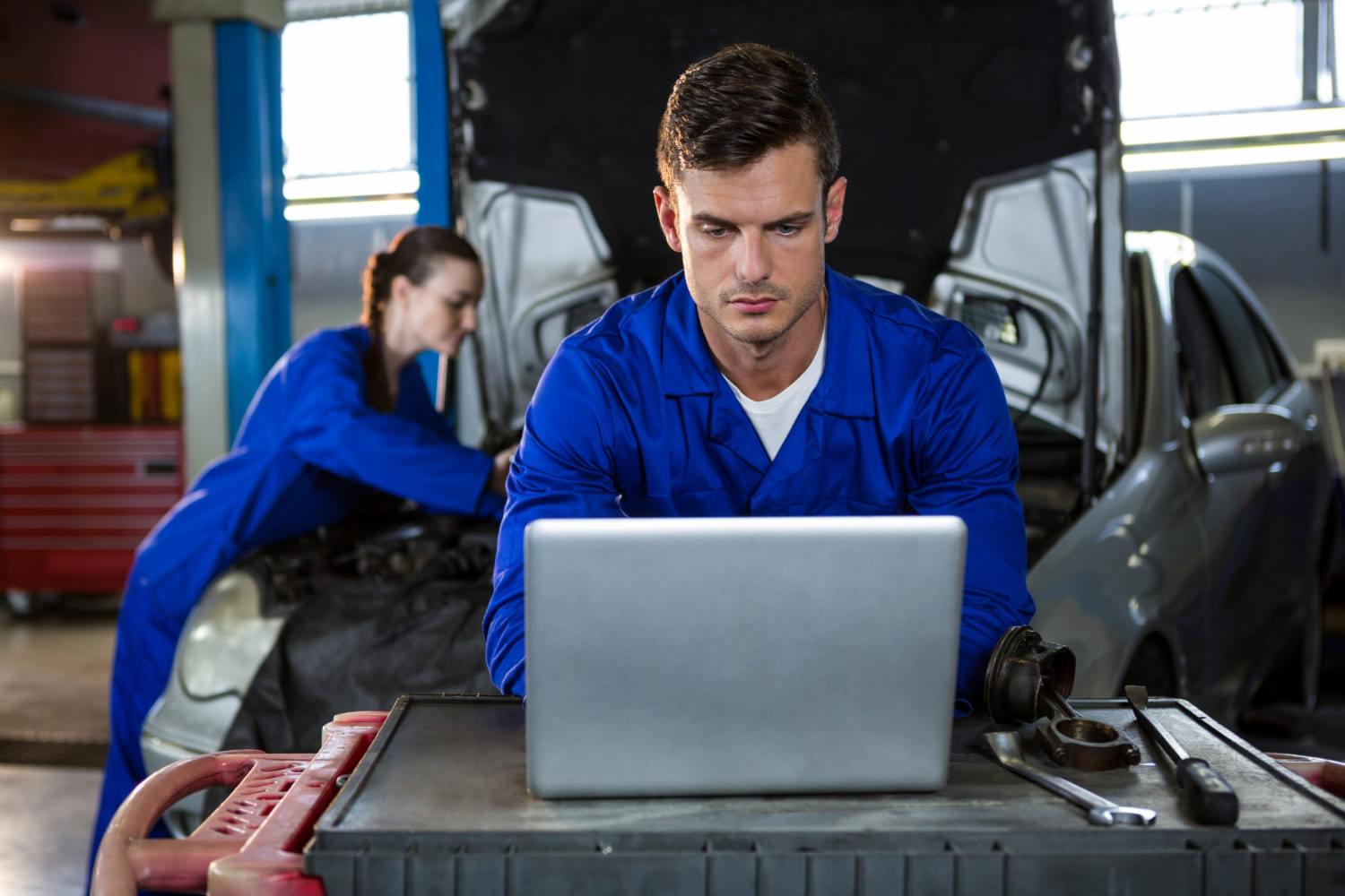 Excelencia en el servicio automotriz  NebulaKernel 